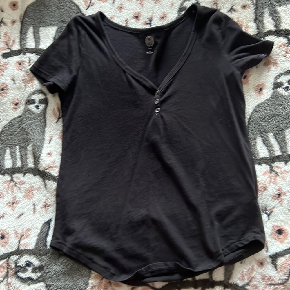 plain black Tee